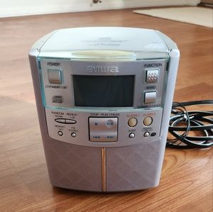 Used Aiwa FR-CD2500 CD Clock Radio with Digital Tuner, works well display is dim